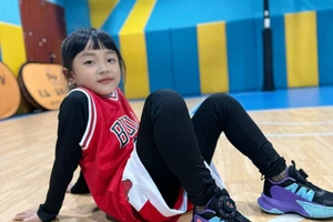 小学女生篮球训练视频